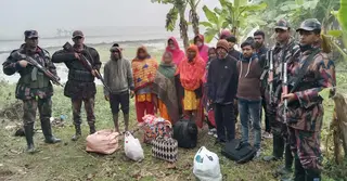 ভোলাহাট সীমান্তে অবৈধ অনুপ্রবেশকালে আটক ২৭